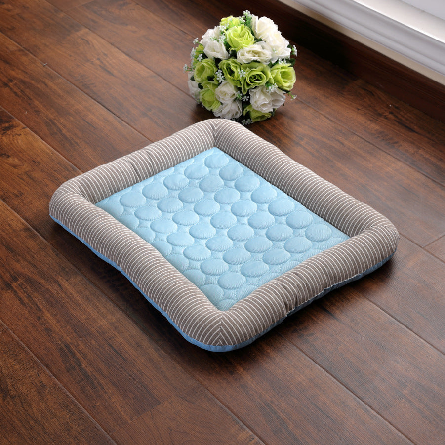 🐾 Tapis Rafraîchissant Soie Glacée - Confort Été Chiens et Chats Crimson Medea