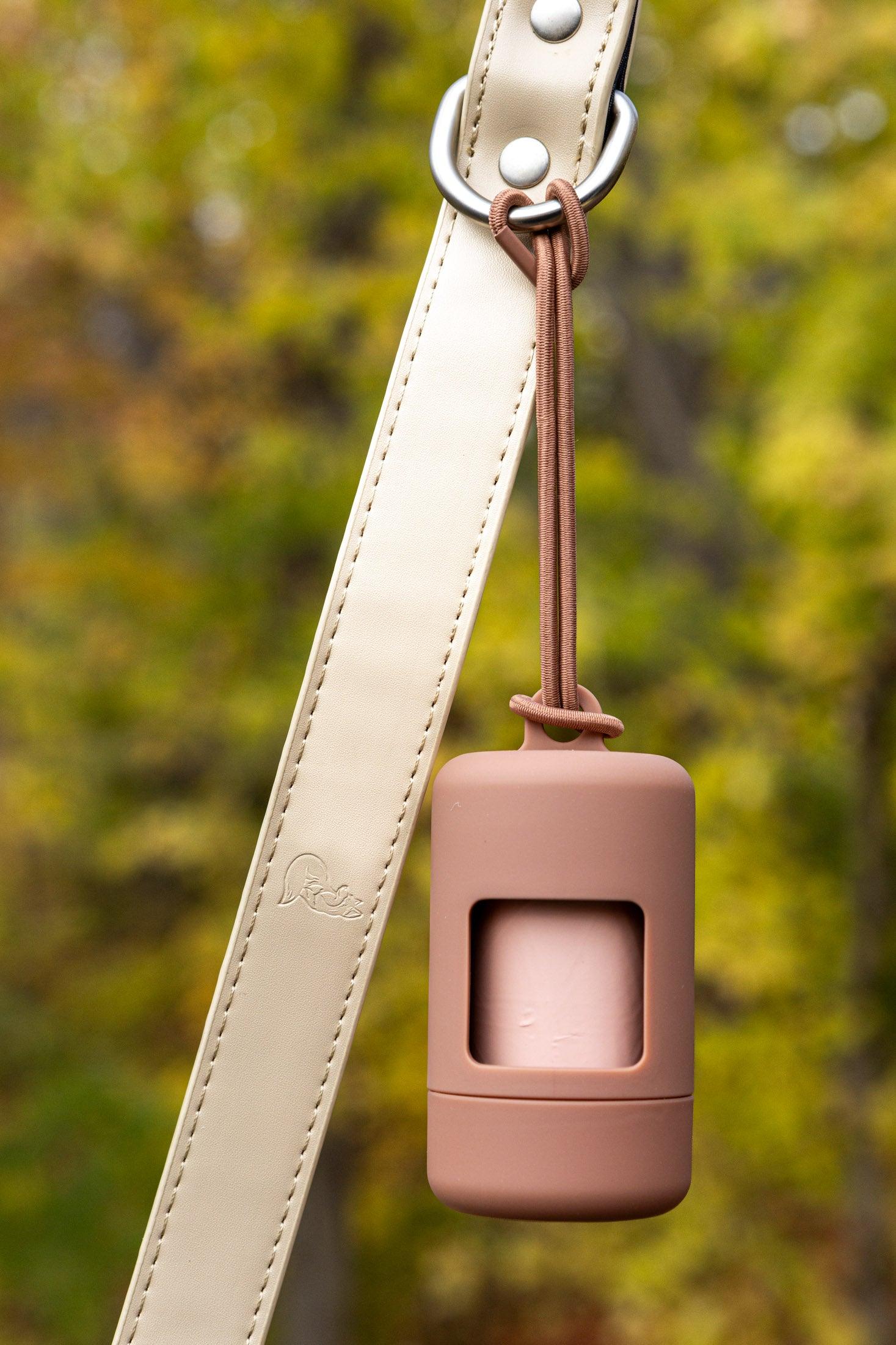 Porte-Sacs Cocoa - Distributeur Élégant pour Promenades Stylées Burgundy Perses